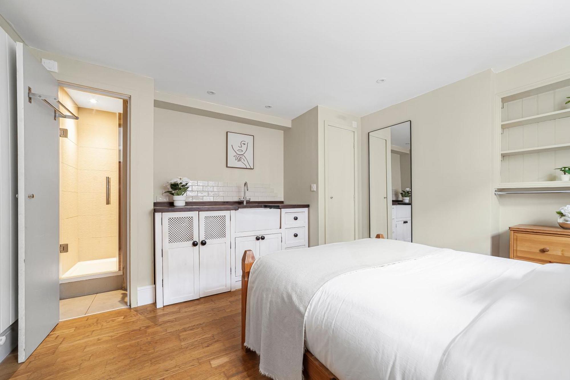The Oval Collection Apartment