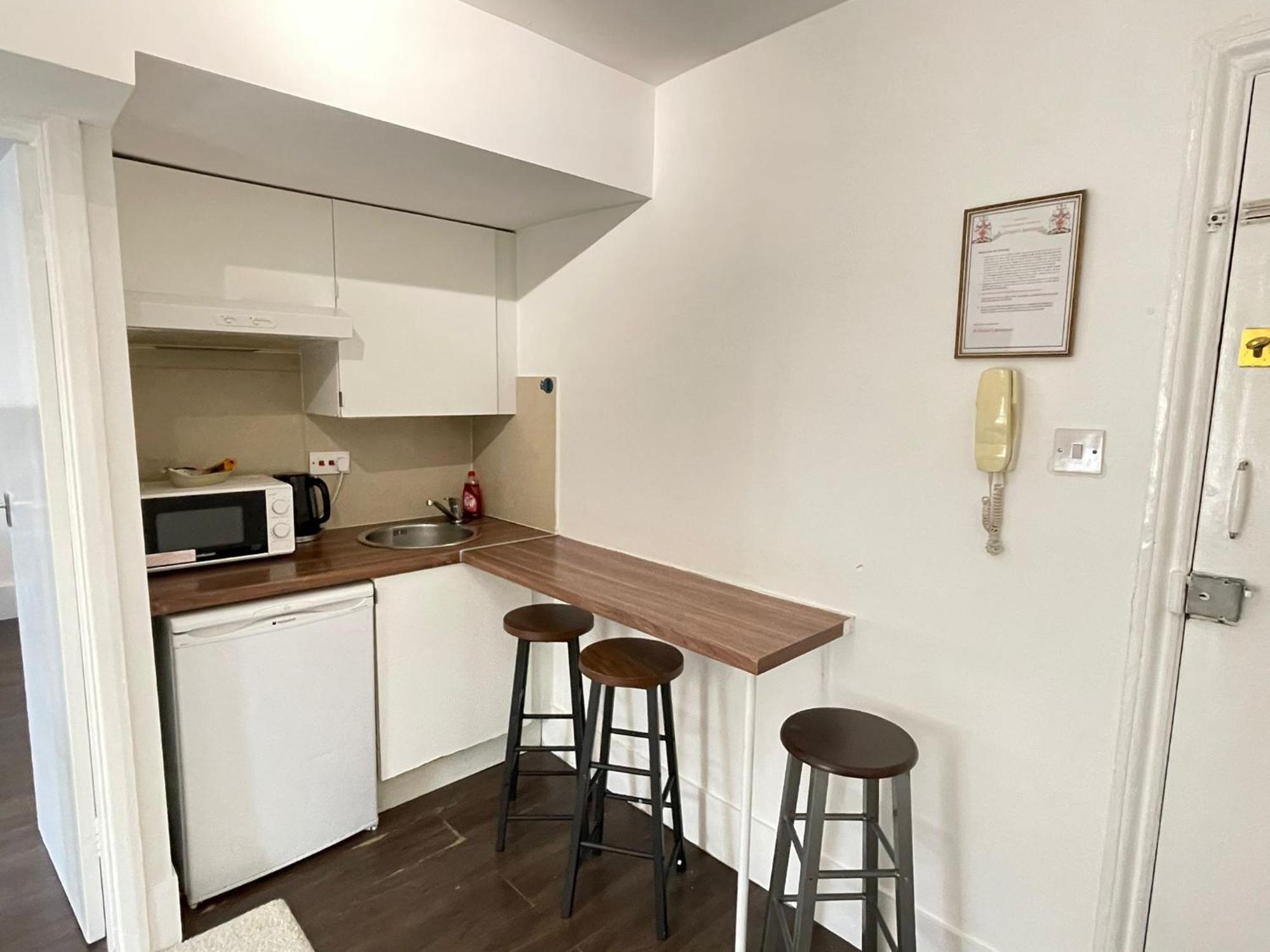 Captivating 1-bed In Apartment *