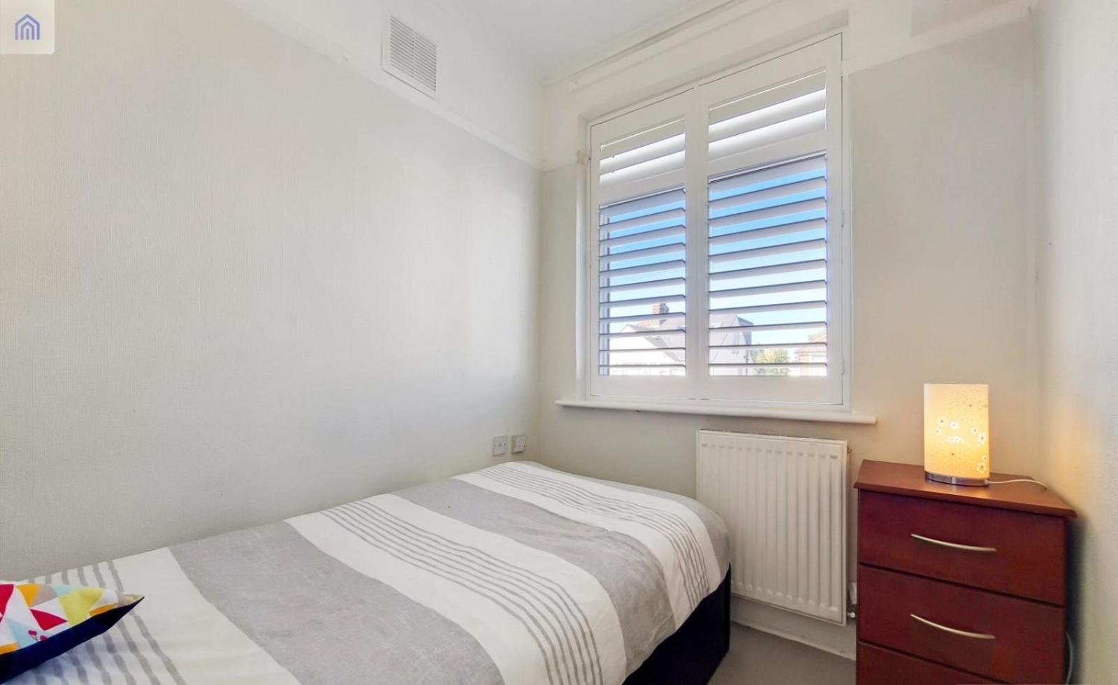 Hostel Eejs Charming 3 Bed - With Large Garden London