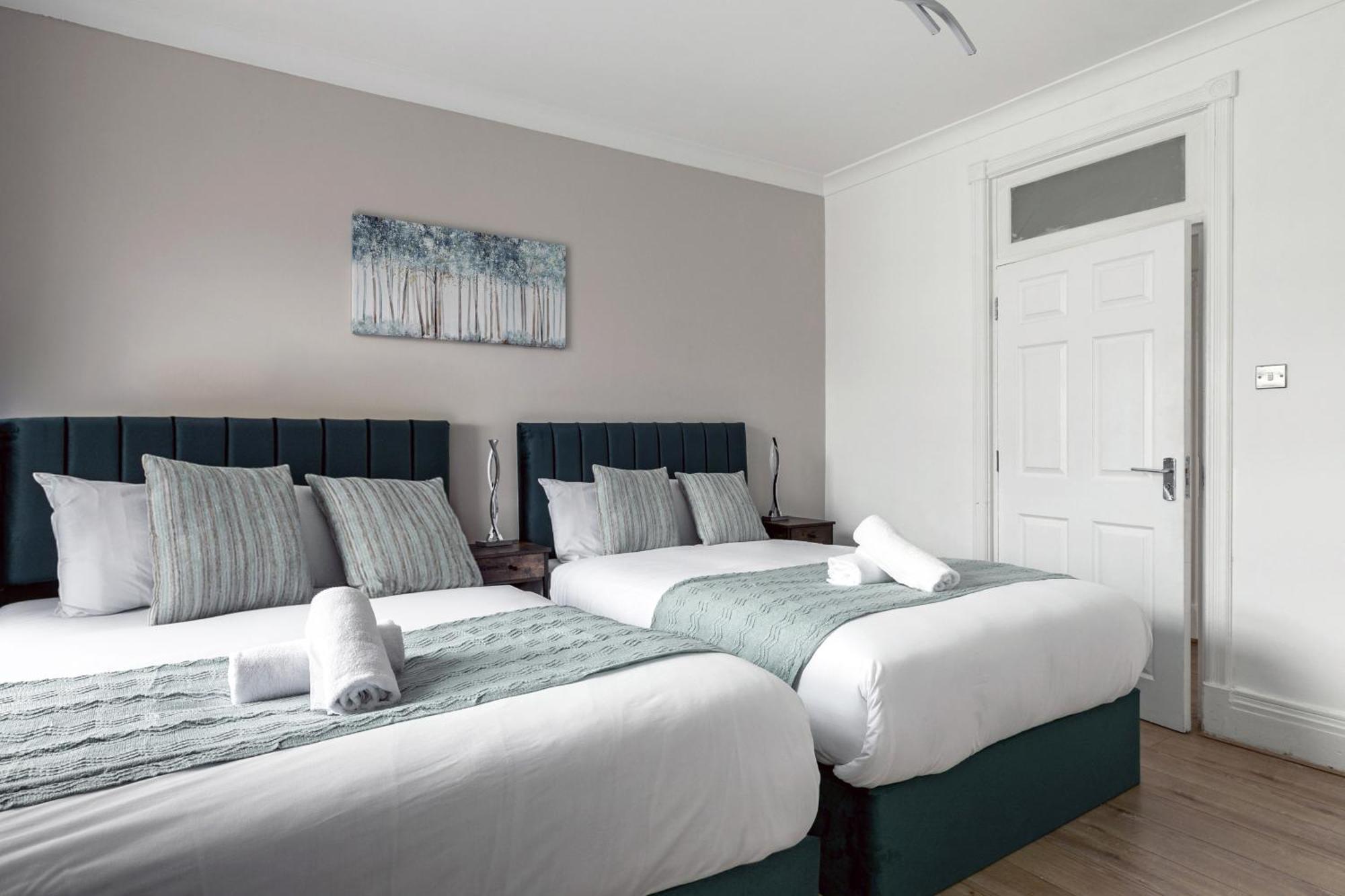 Marble Arch Apartment *
