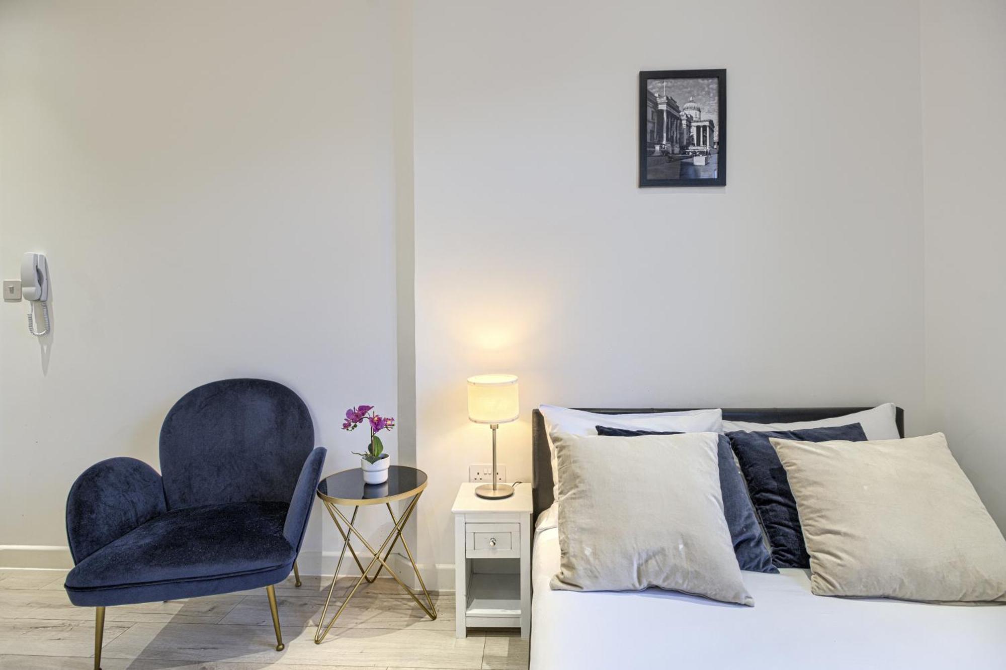The Finsbury Deluxe Apartment *