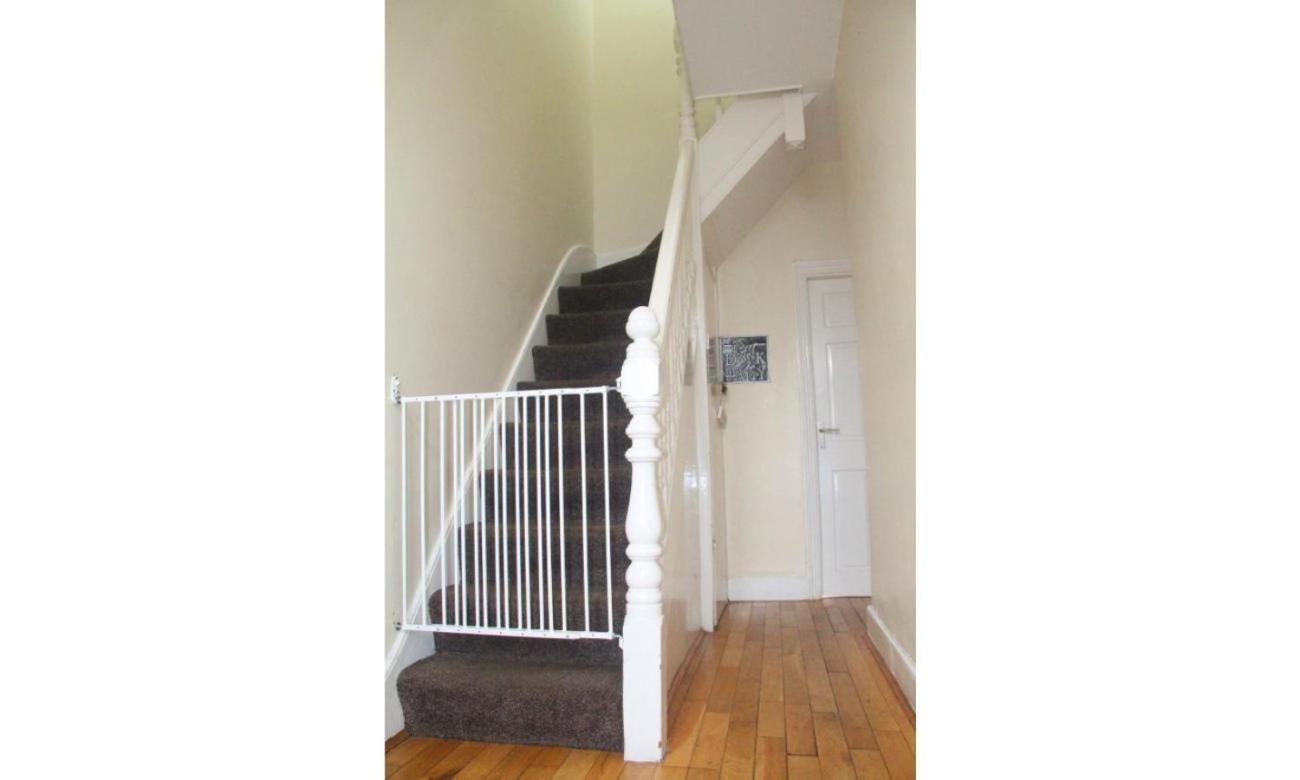 Holiday home 3 Bedroom House,4beds, 2 Baths Ilford ,12 Mins To Stratford