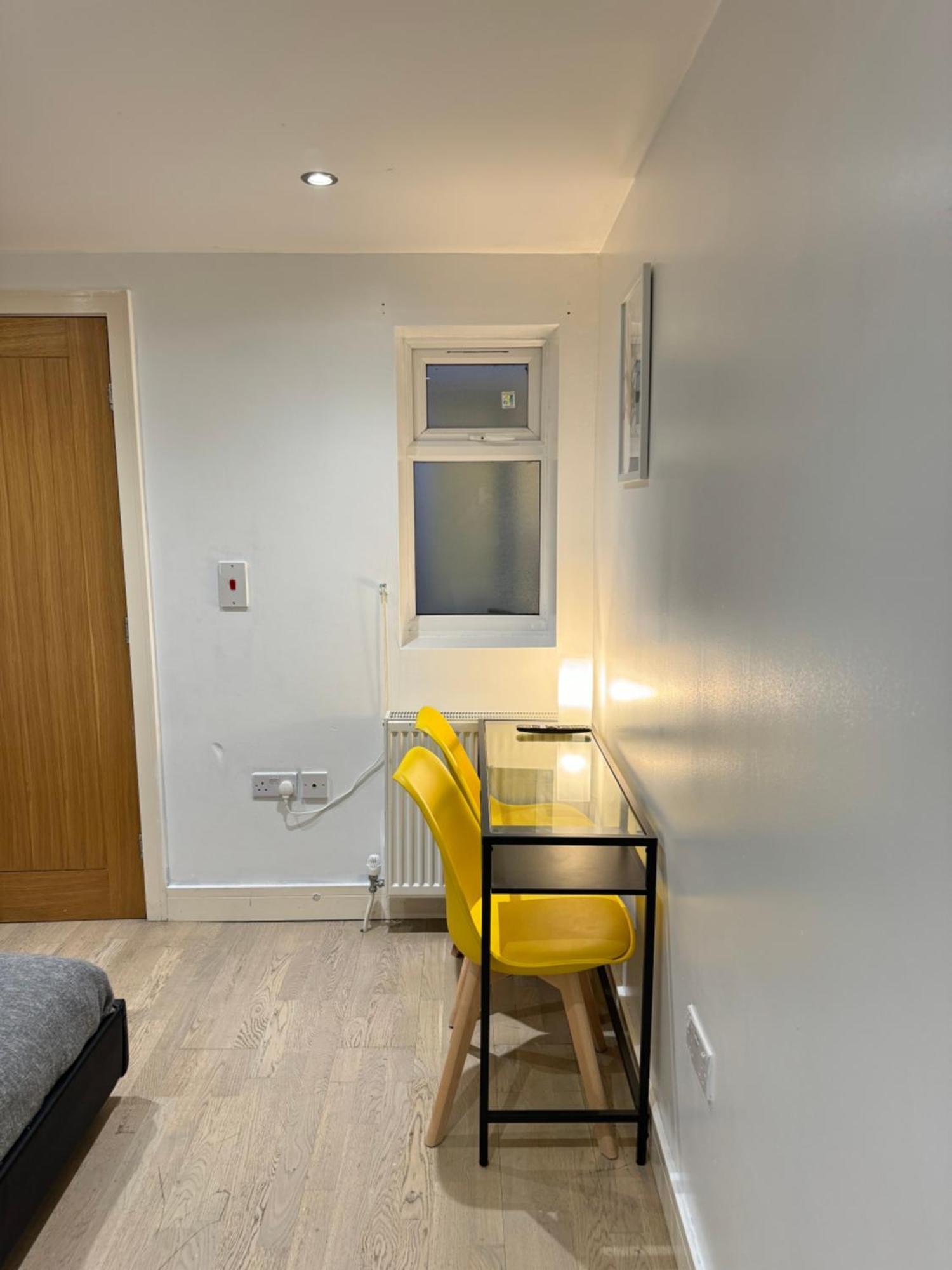 Gjestgiverier Cozy En-suite Near Stratford *