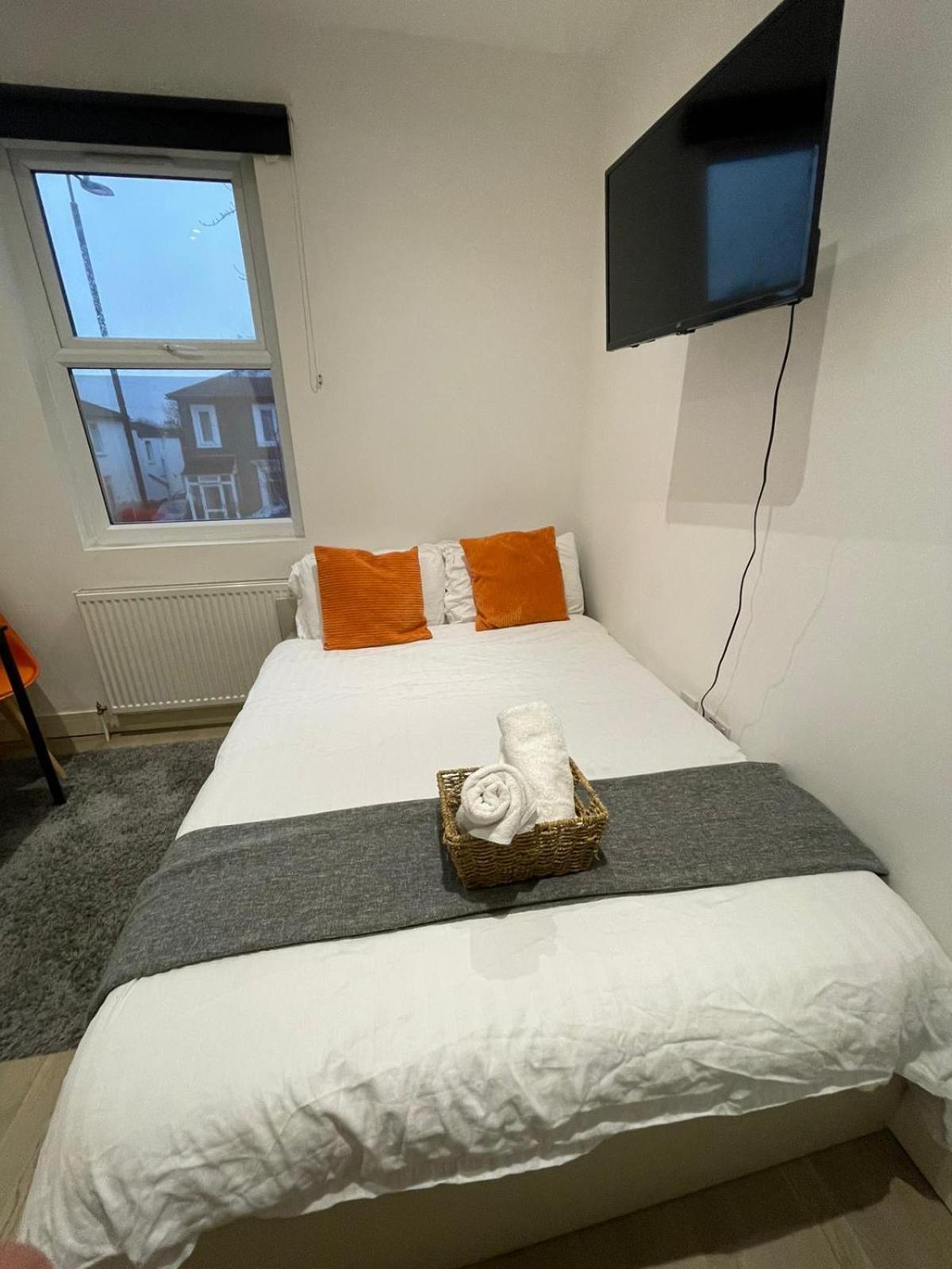 Cozy En-suite Near Stratford Gjestgiverier *