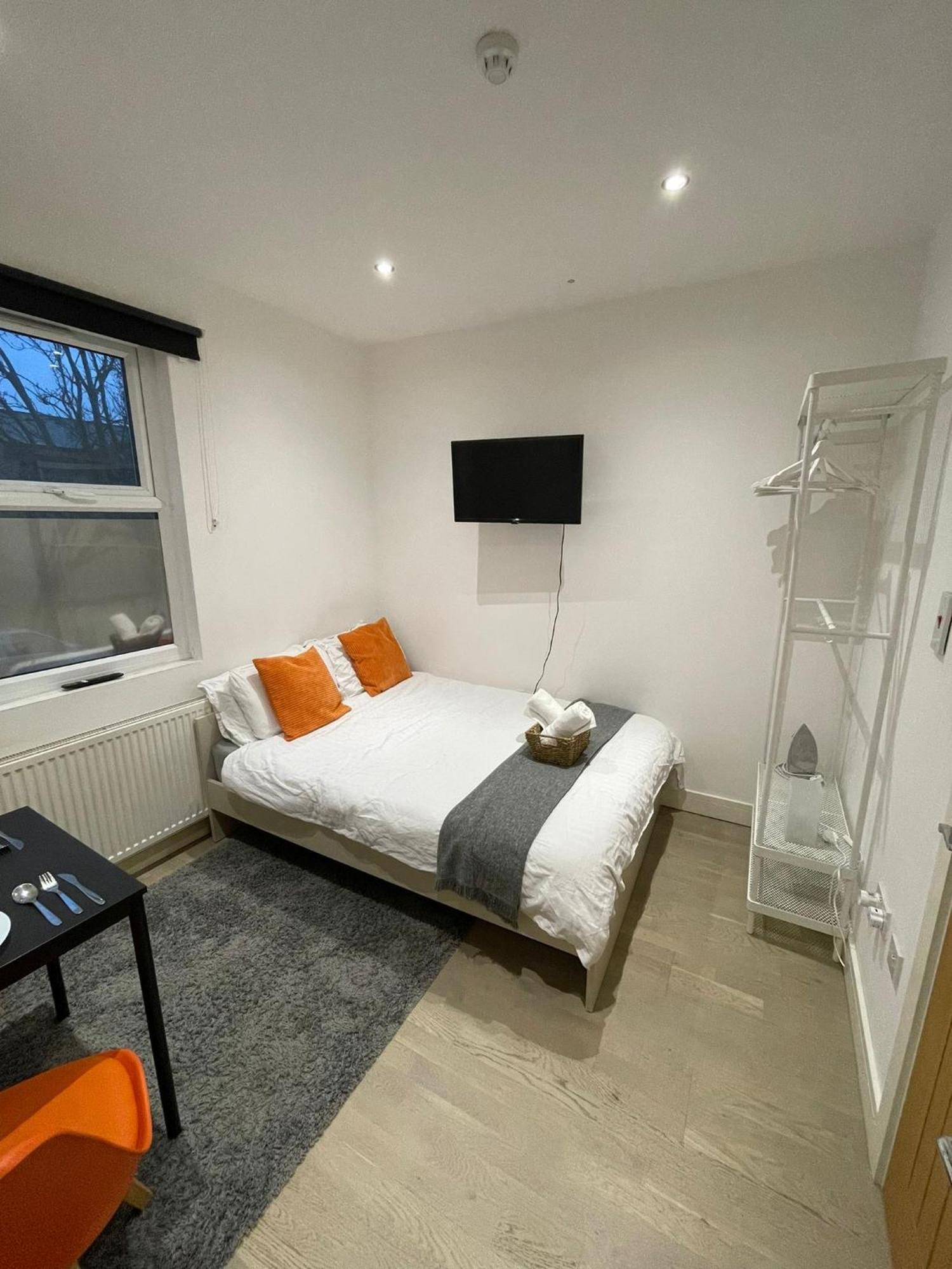 Cozy En-suite Near Stratford Gjestgiverier