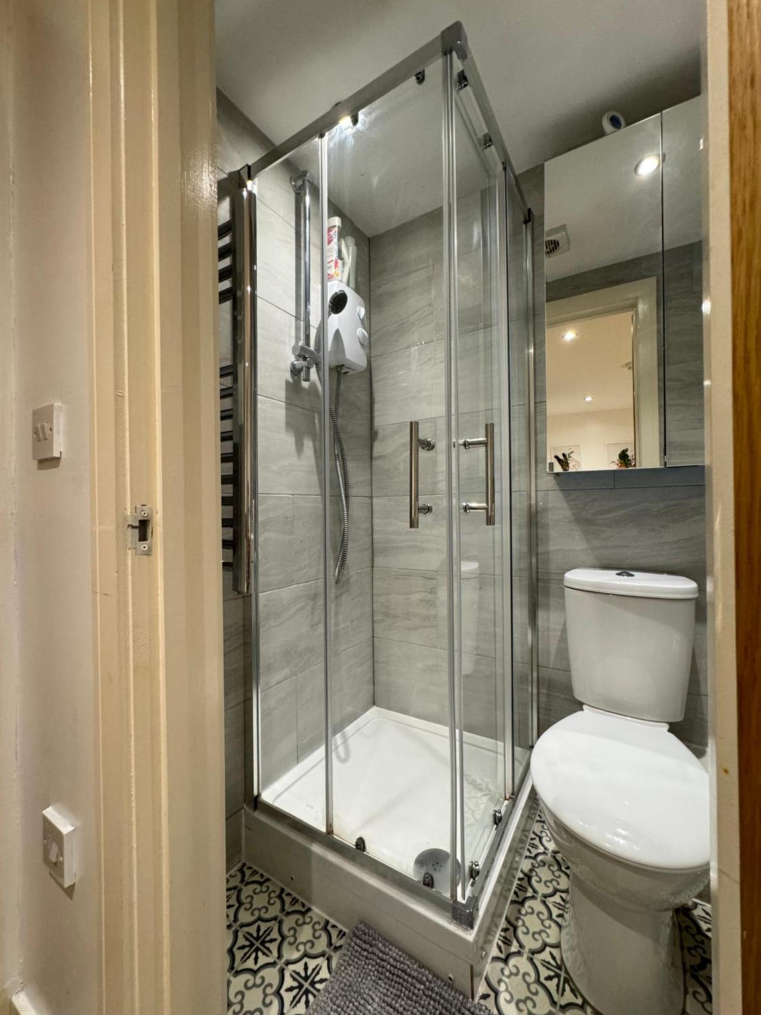 Gjestgiverier Cozy En-suite Near Stratford *