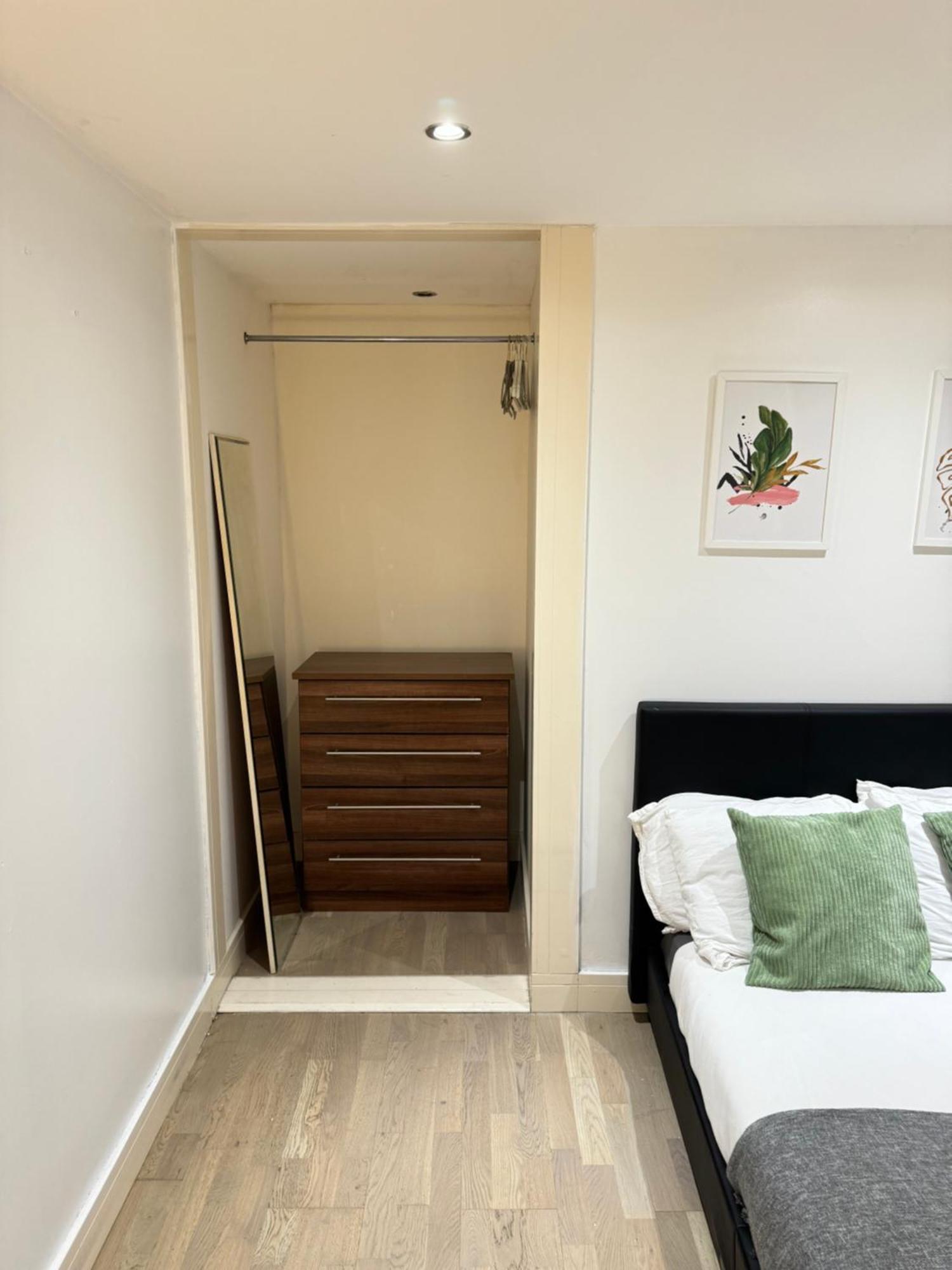 Gjestgiverier Cozy En-suite Near Stratford London