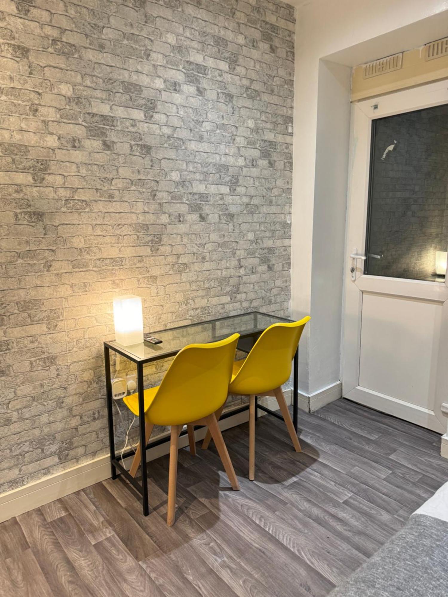 Cozy En-suite Near Stratford Gjestgiverier London