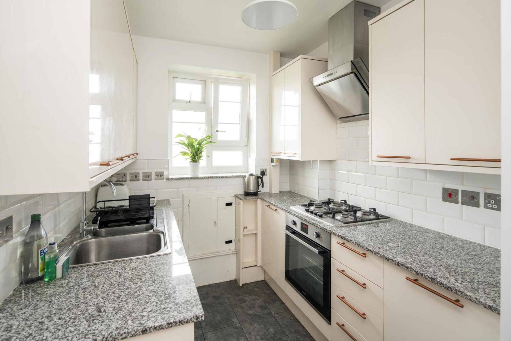 Stylish 2bd Flat With Balcony Near Stepney Apartamento
