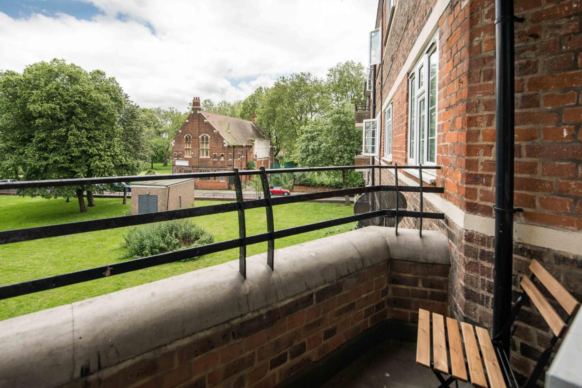 Stylish 2bd Flat With Balcony Near Stepney * Londres
