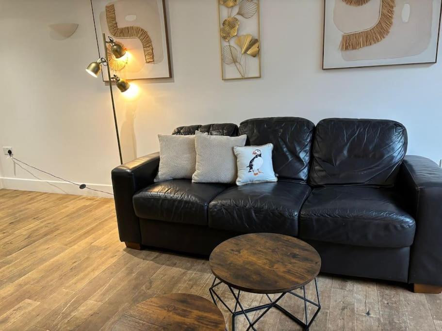 The Urban Retreat 4bdr Sleep 14 Holiday home *