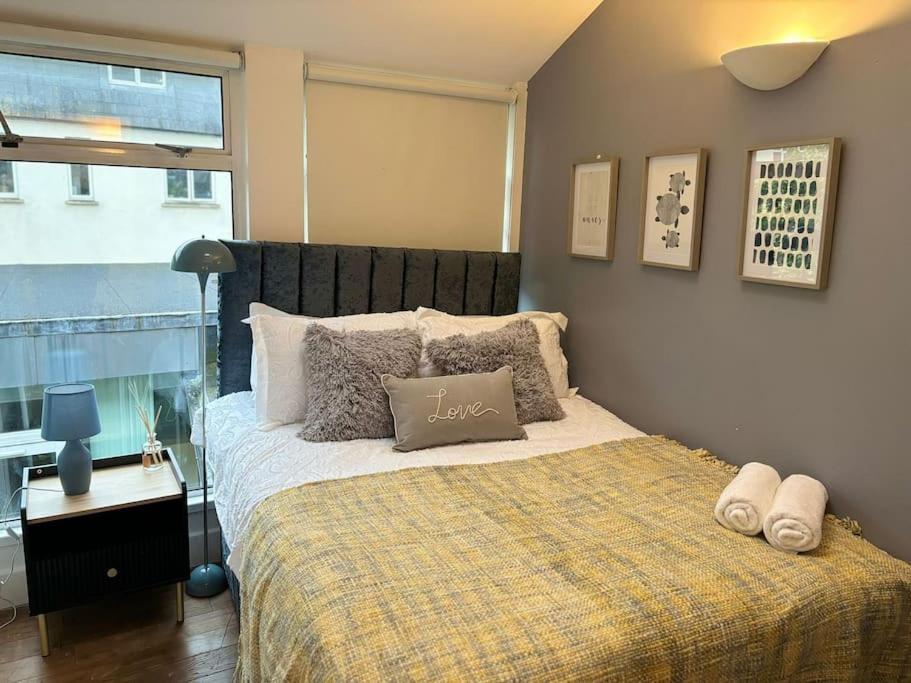 The Urban Retreat 4bdr Sleep 14 Holiday home