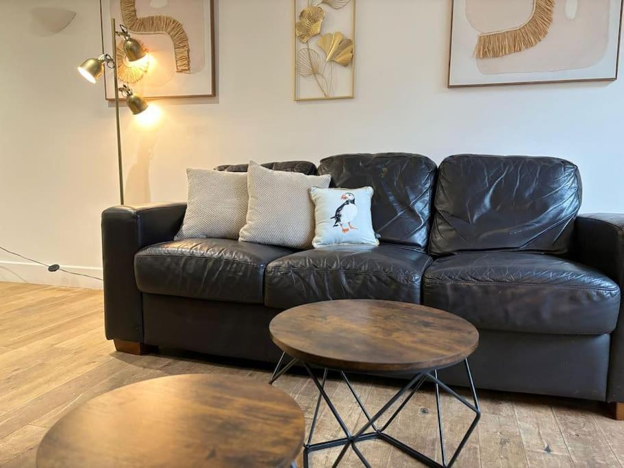 The Urban Retreat 4bdr Sleep 14 Holiday home *