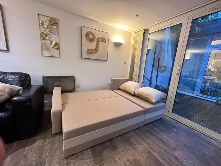 The Urban Retreat 4bdr Sleep 14 Holiday home London