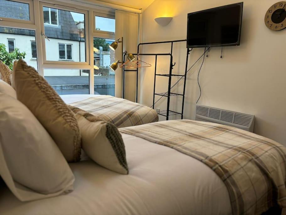 The Urban Retreat 4bdr Sleep 14 * London