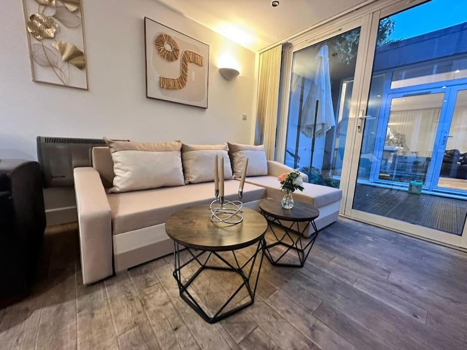 The Urban Retreat 4bdr Sleep 14 Holiday home *