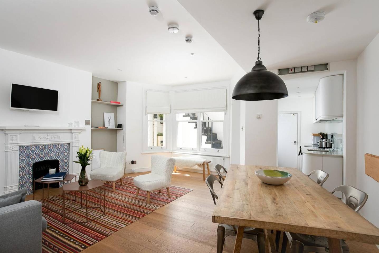 Stylish 2br In West Kensington , 4 Guests Appartement Londen
