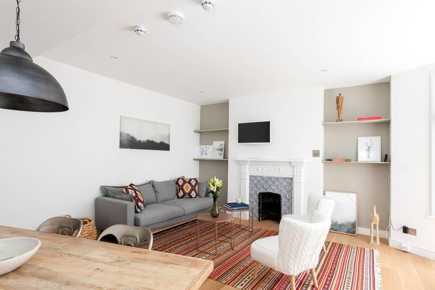 Stylish 2br In West Kensington , 4 Guests Appartement Londen