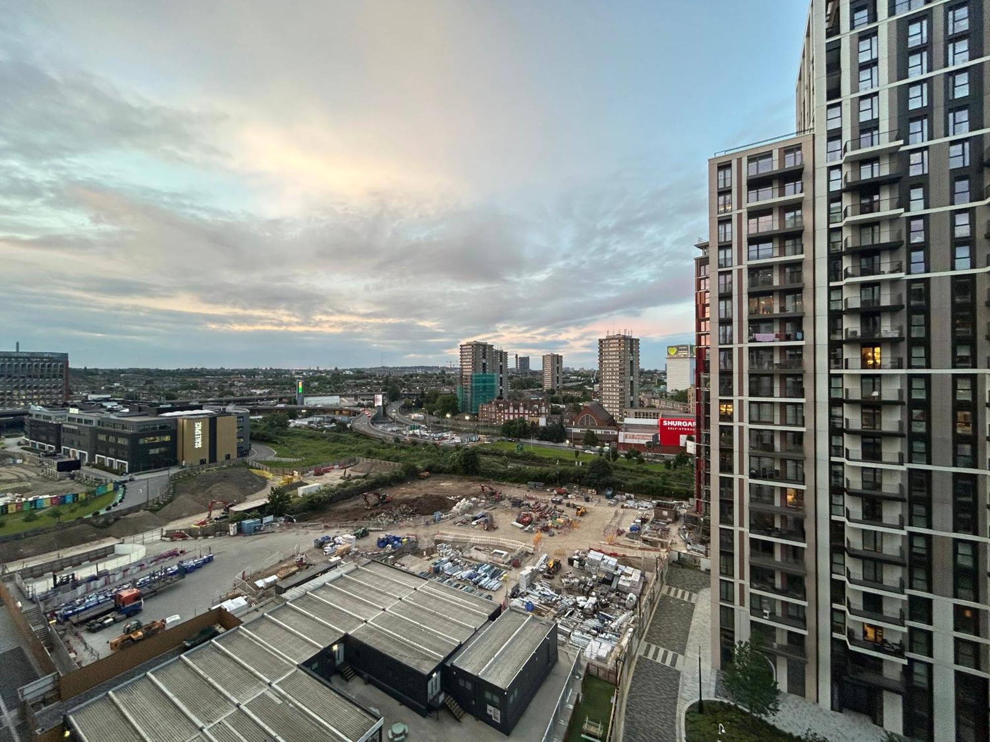 Luxury 2 Bed 2 Bath Modern Flat In White * Londres