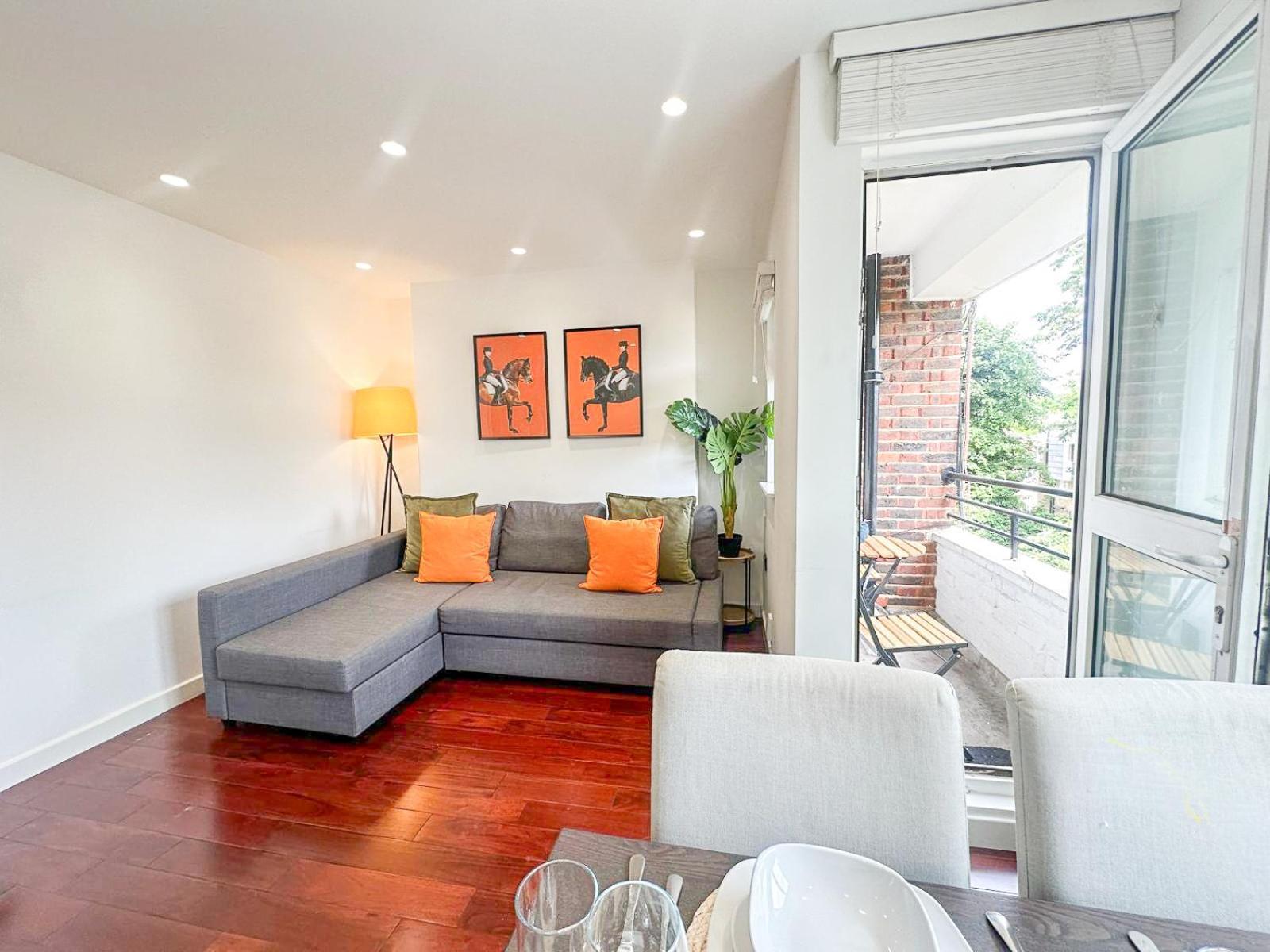 Charming 2-bedroom Flat With Private Balcony Near Islington Station, Canonbury Leilighet *