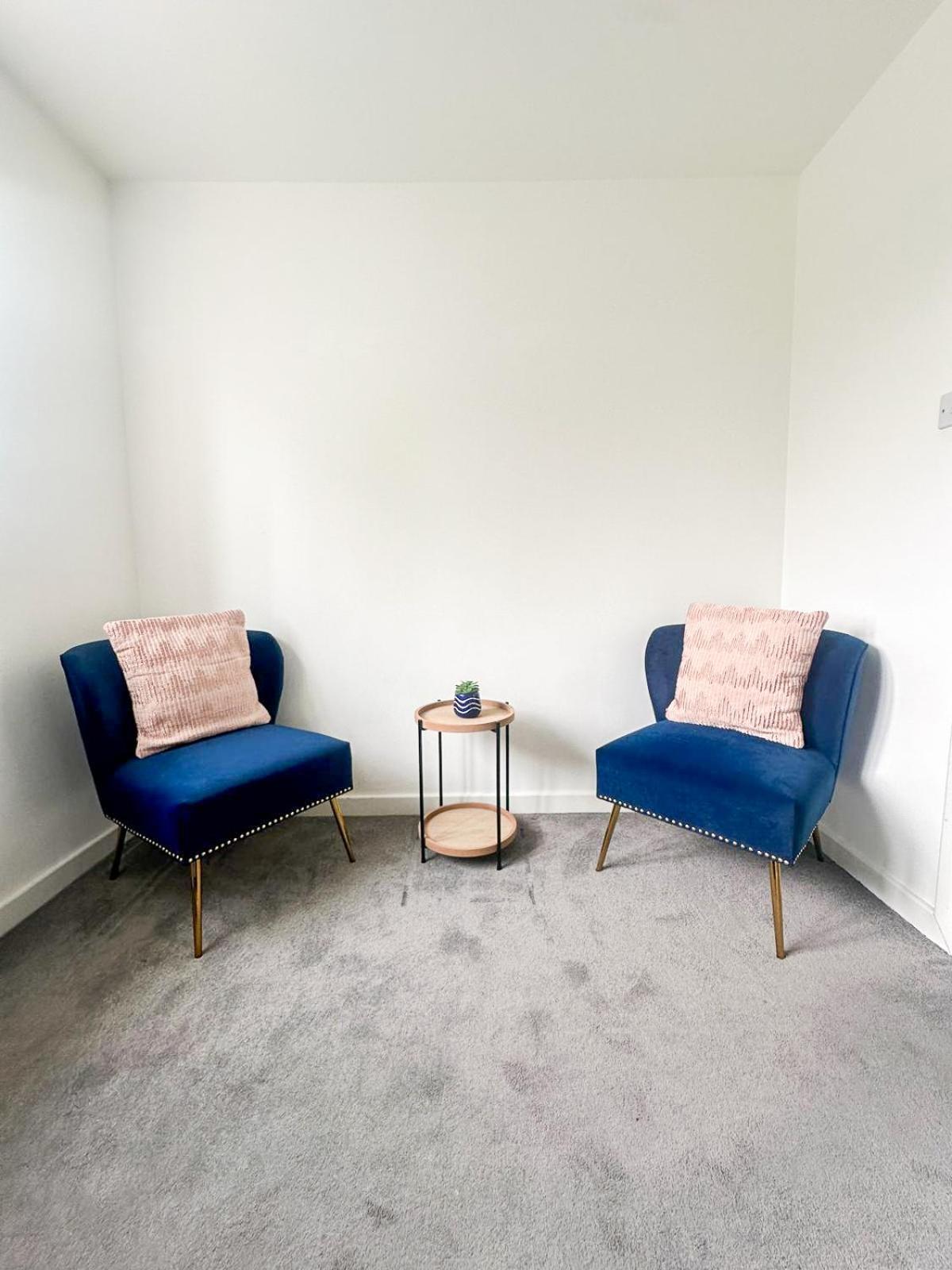 Charming 2-bedroom Flat With Private Balcony Near Islington Station, Canonbury London
