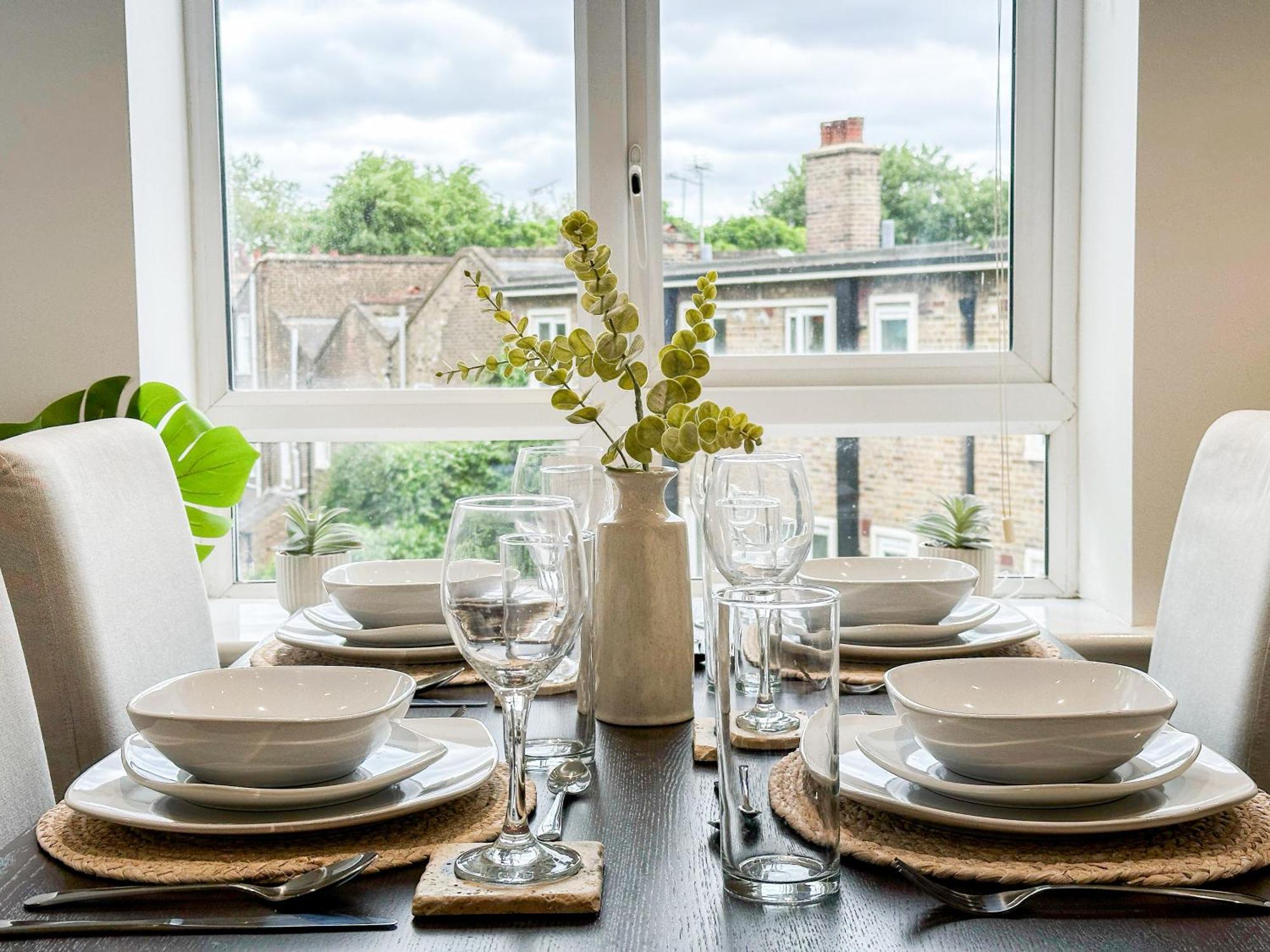 Charming 2-bedroom Flat With Private Balcony Near Islington Station, Canonbury Leilighet London