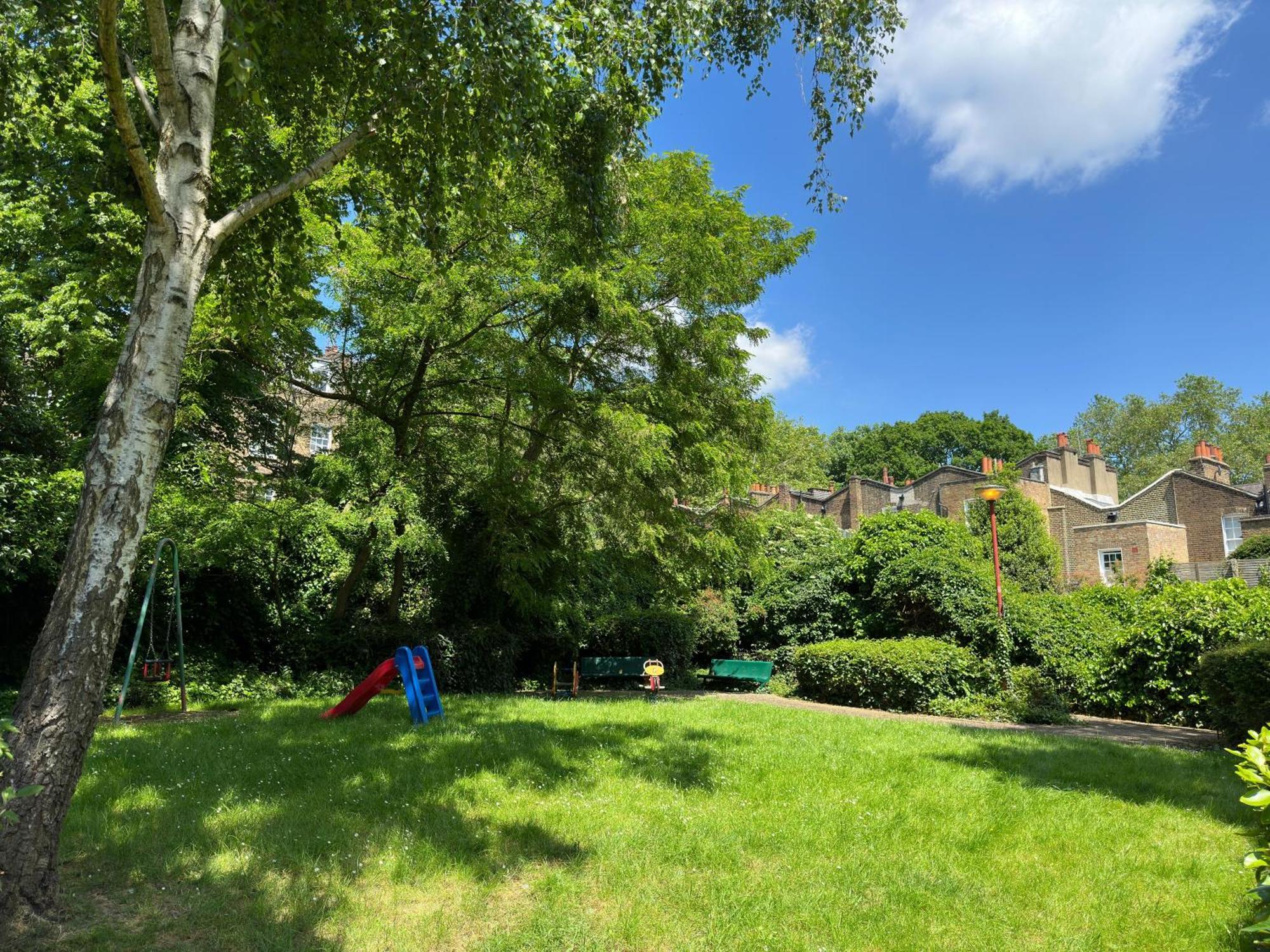 Charming 2-bedroom Flat With Private Balcony Near Islington Station, Canonbury Leilighet