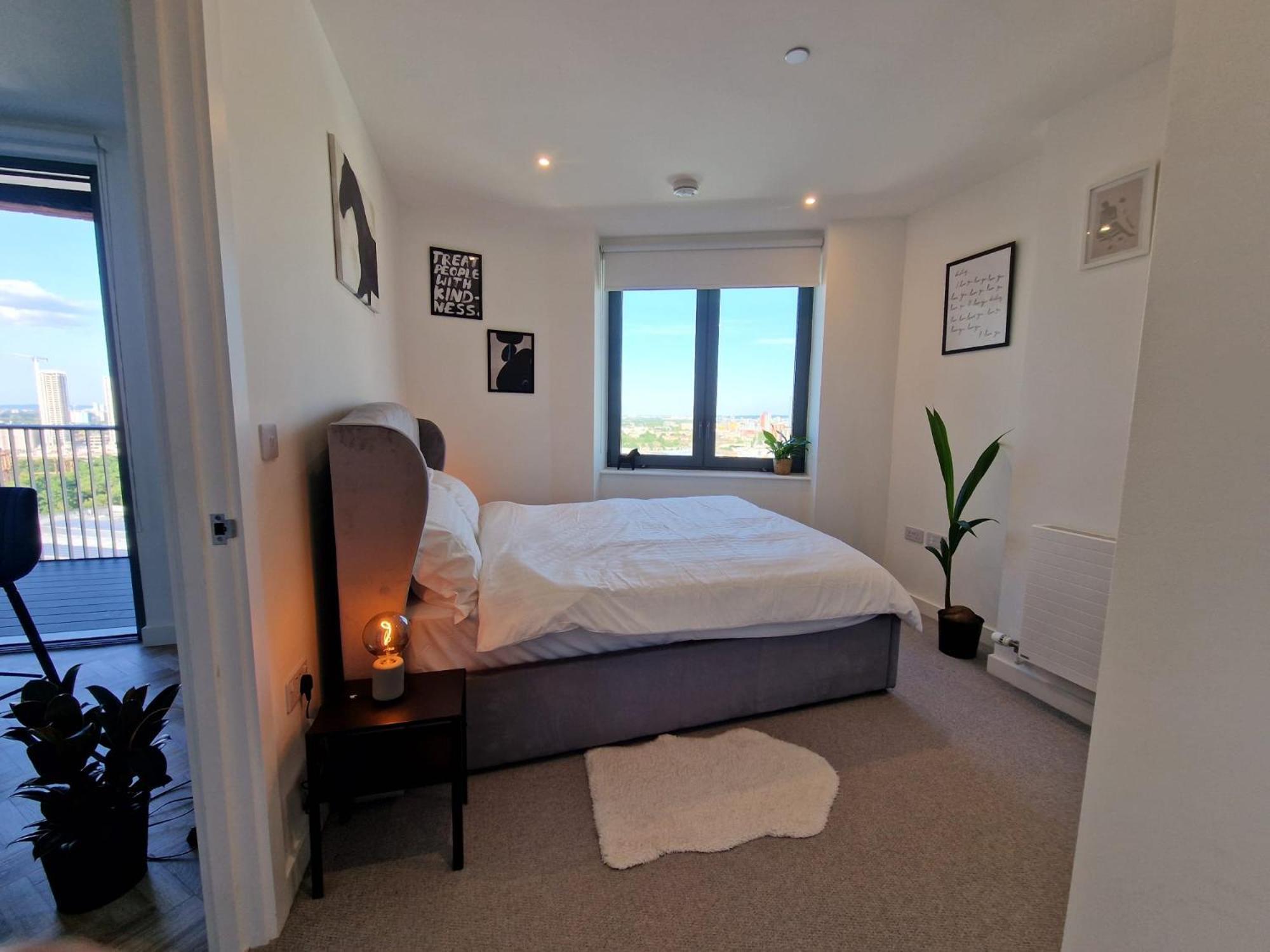 Lovely View Near Floor, 1gb Wifi, Near Canary Wharf, City, Stratford, Free Coffee, Snacks, Milk * Londen