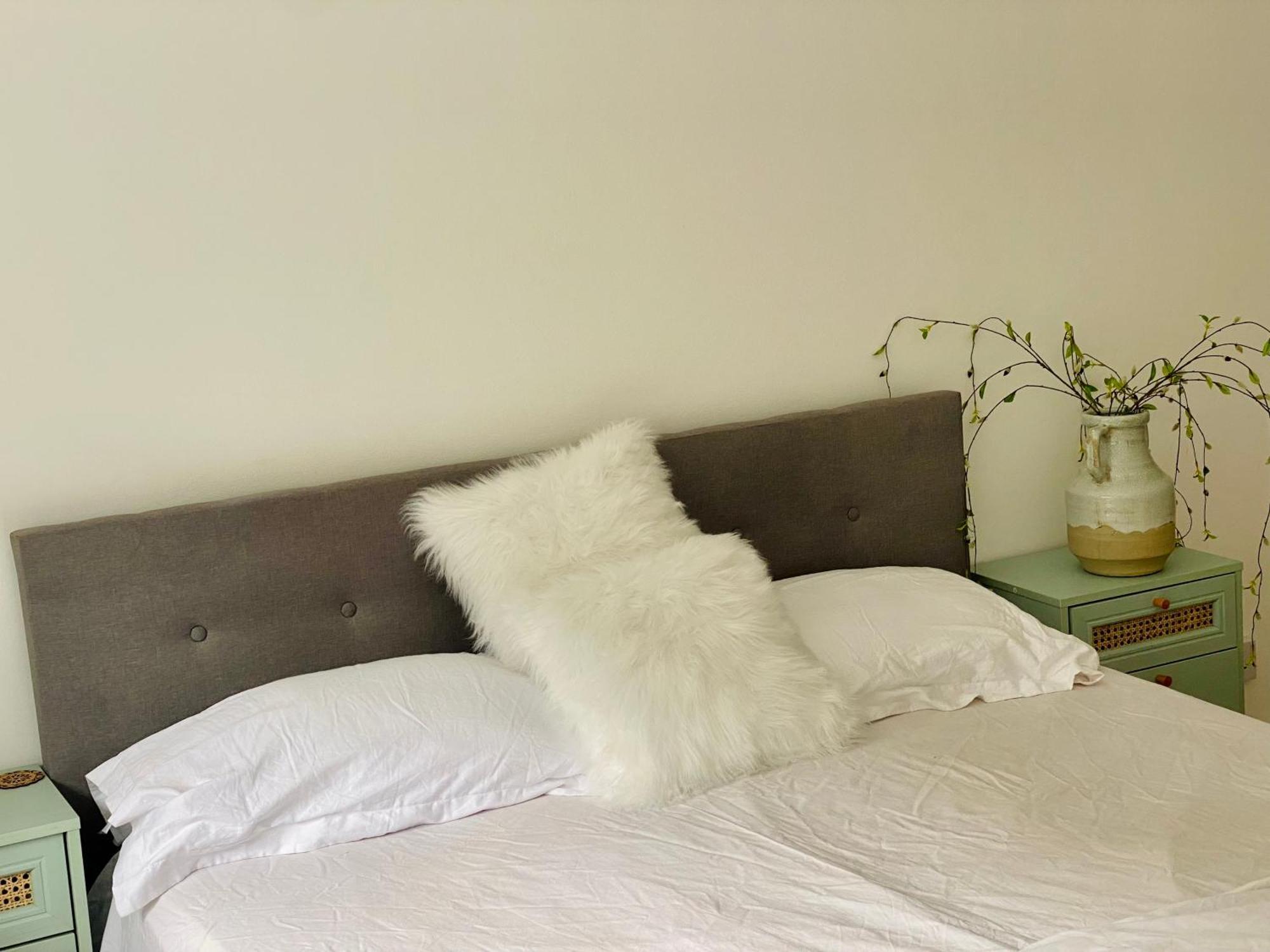 Homestay Richmond - Double Bedroom With Garden View