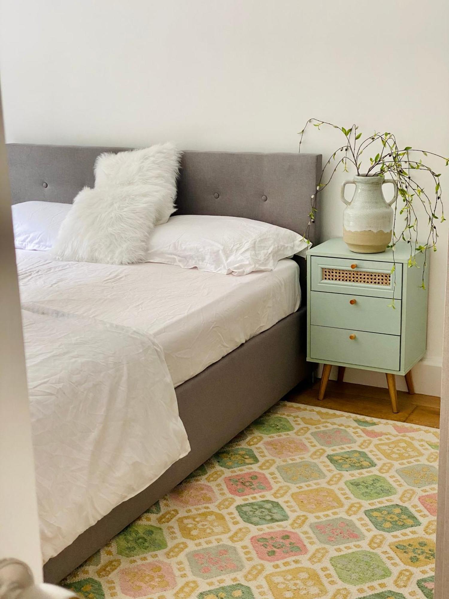 Homestay Richmond - Double Bedroom With Garden View