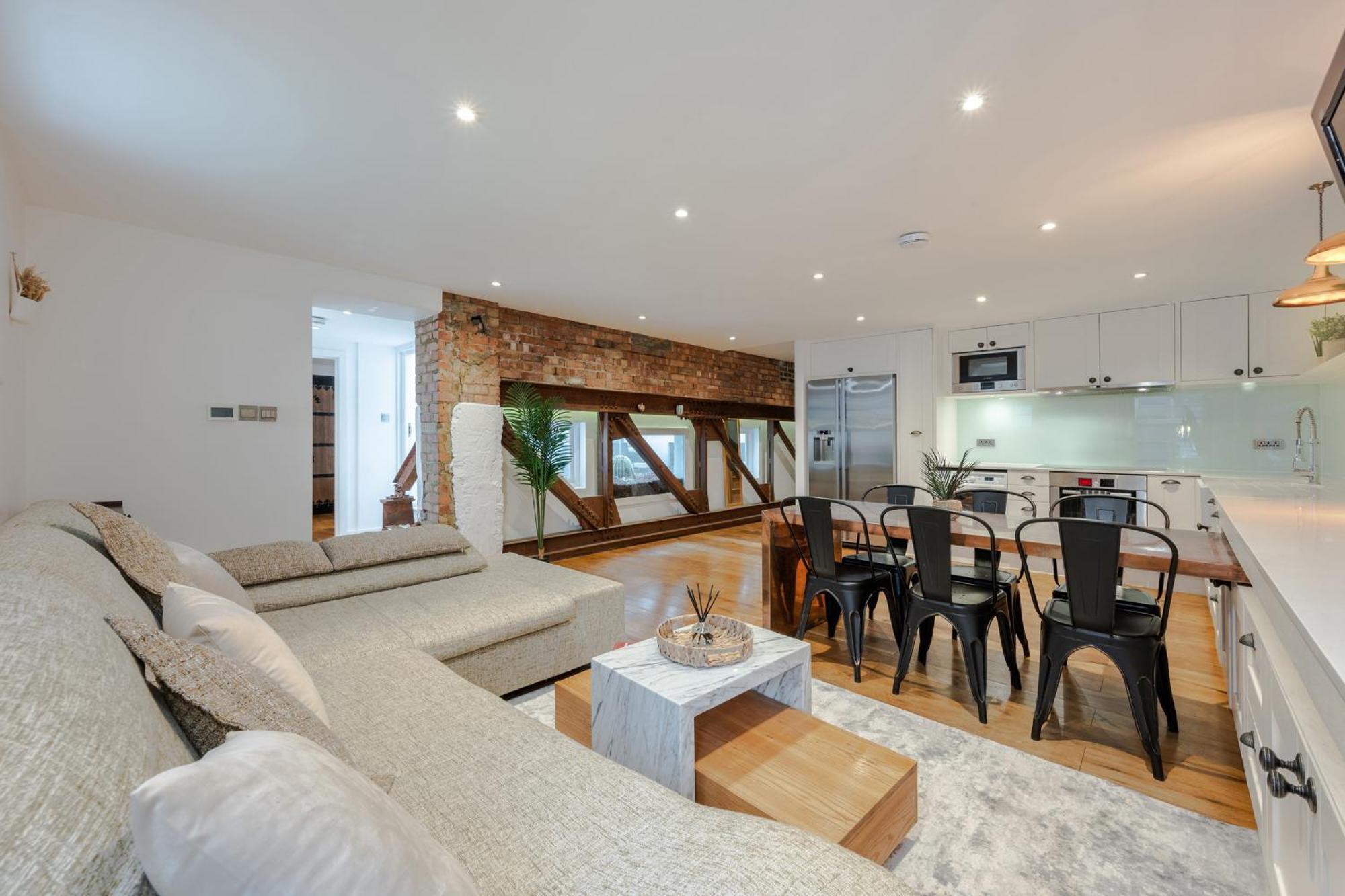 Stunning Duplex In * London