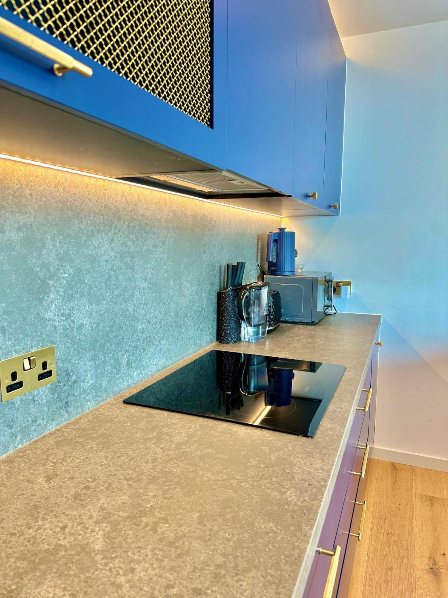 Beautiful View To Canary Wharf , O2 Arena , Near By Excel 3-beds Appartement Londen