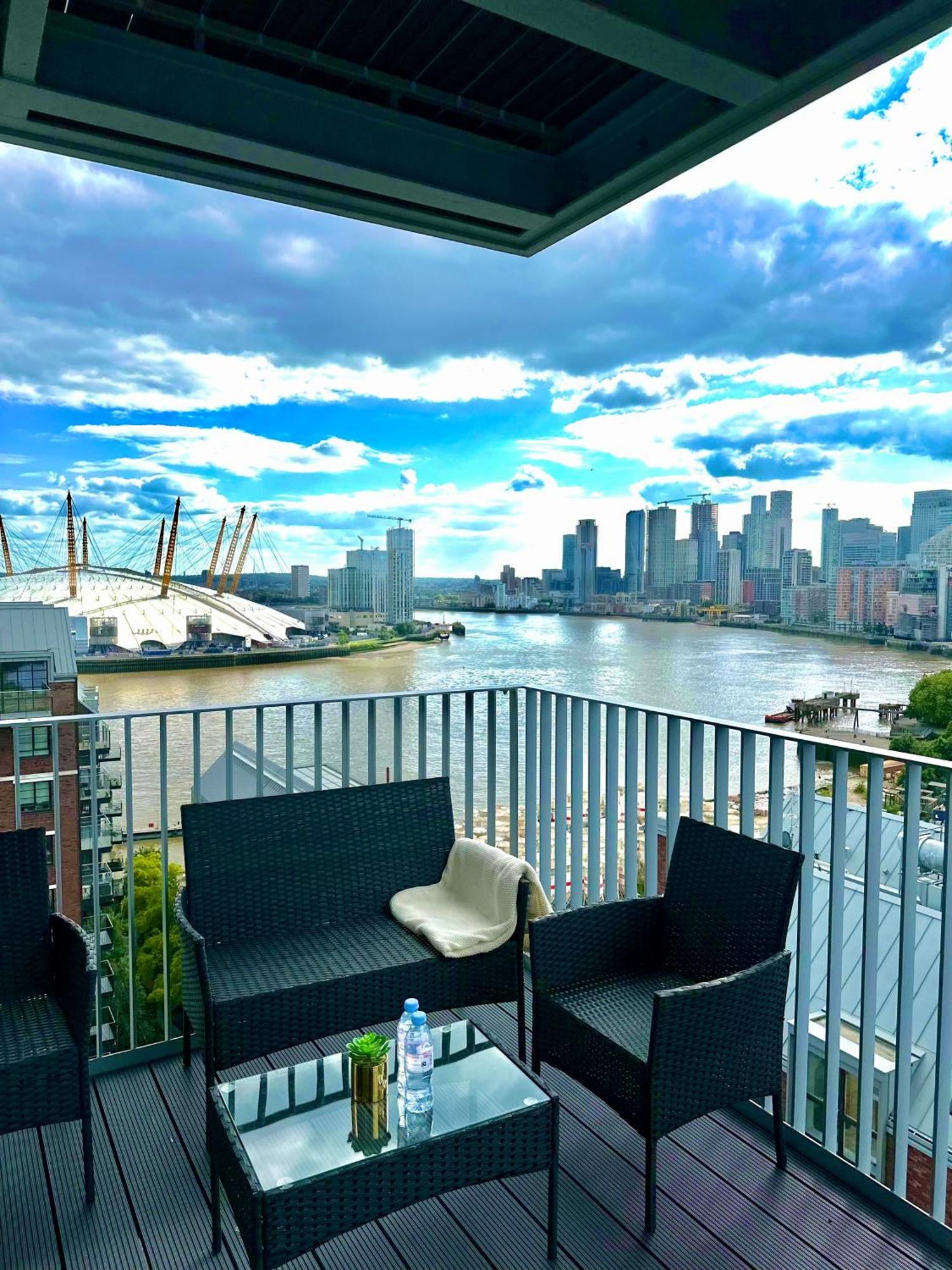 Appartement Beautiful View To Canary Wharf , O2 Arena , Near By Excel 3-beds Londen