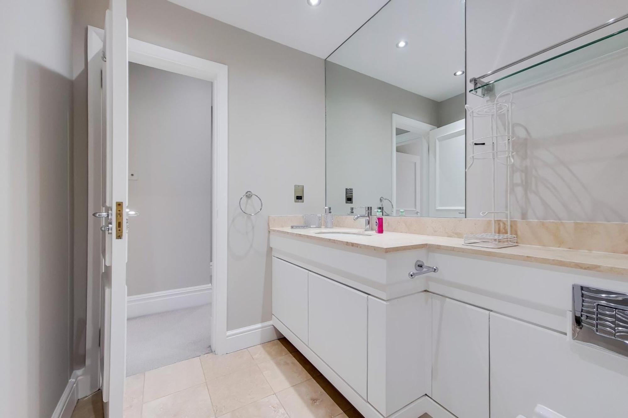 Sir Hans Sloane Apartment London