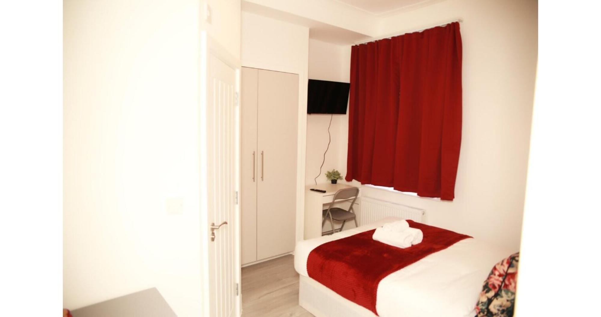 Cricklewood Deluxe Ensuite Guest house London