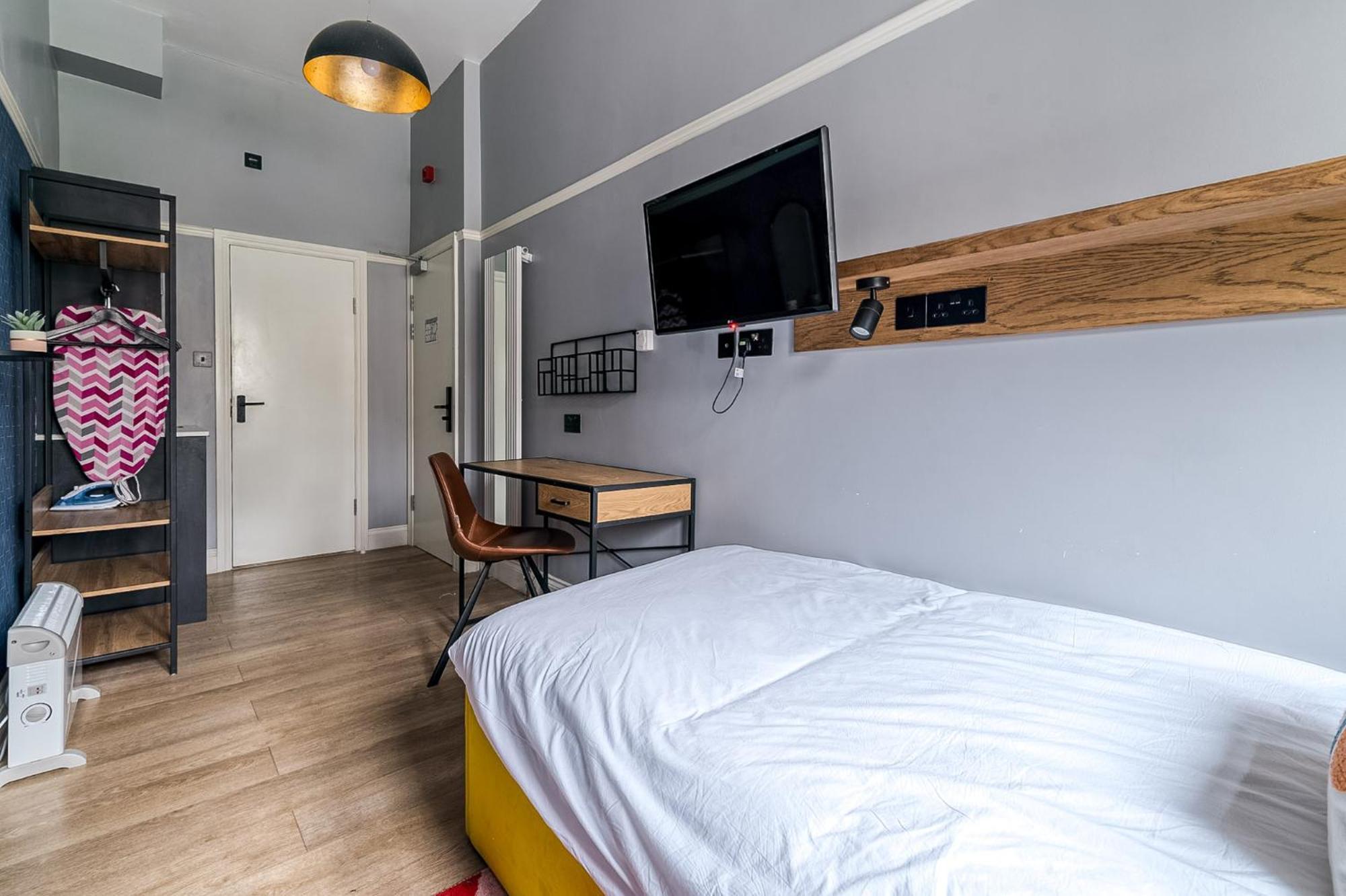 Kensington - Warwick Road 3* London