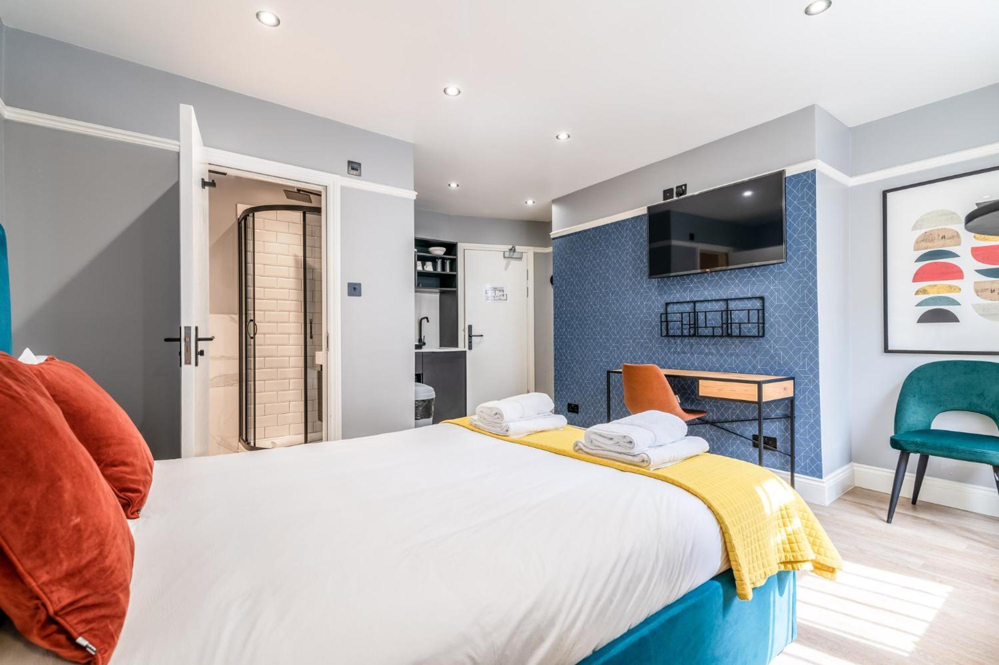 Kensington - Warwick Road 3*