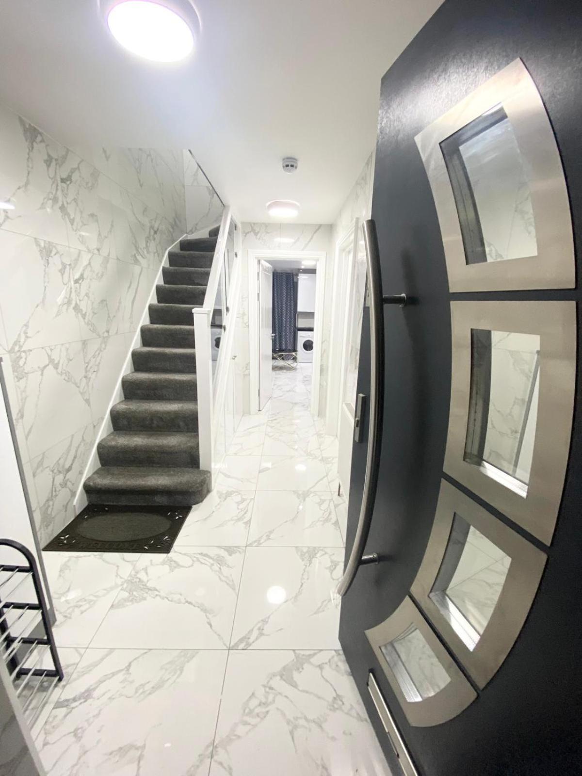 Ferienhaus The Royal Boutique Regent By , Sleep 8 *