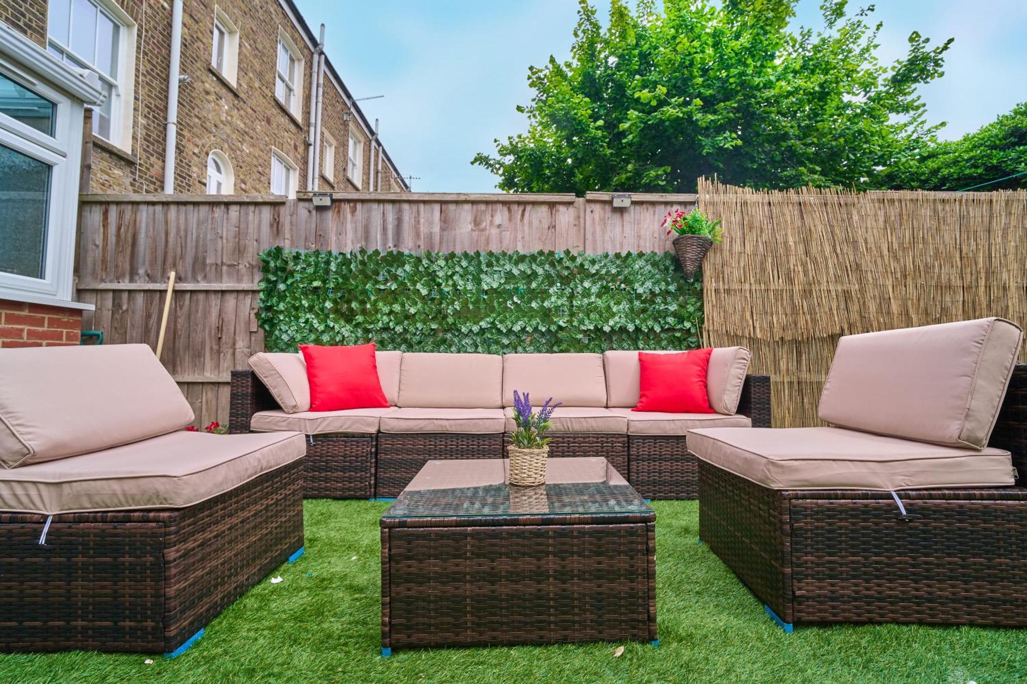 Big House With En-suites A Big Garden And Hot-tub Near Tower Bridge