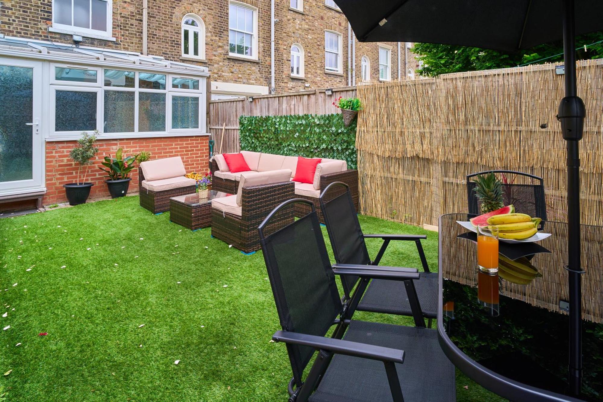 Big House With En-suites A Big Garden And Hot-tub Near Tower Bridge * London
