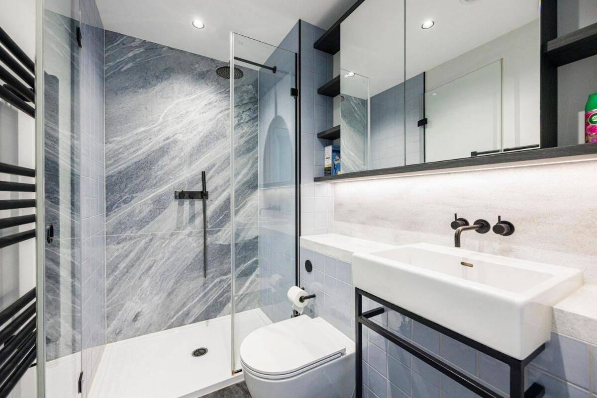 Appartement O2- Luxurious 3bd Flat With Stunning View Balcony Londen
