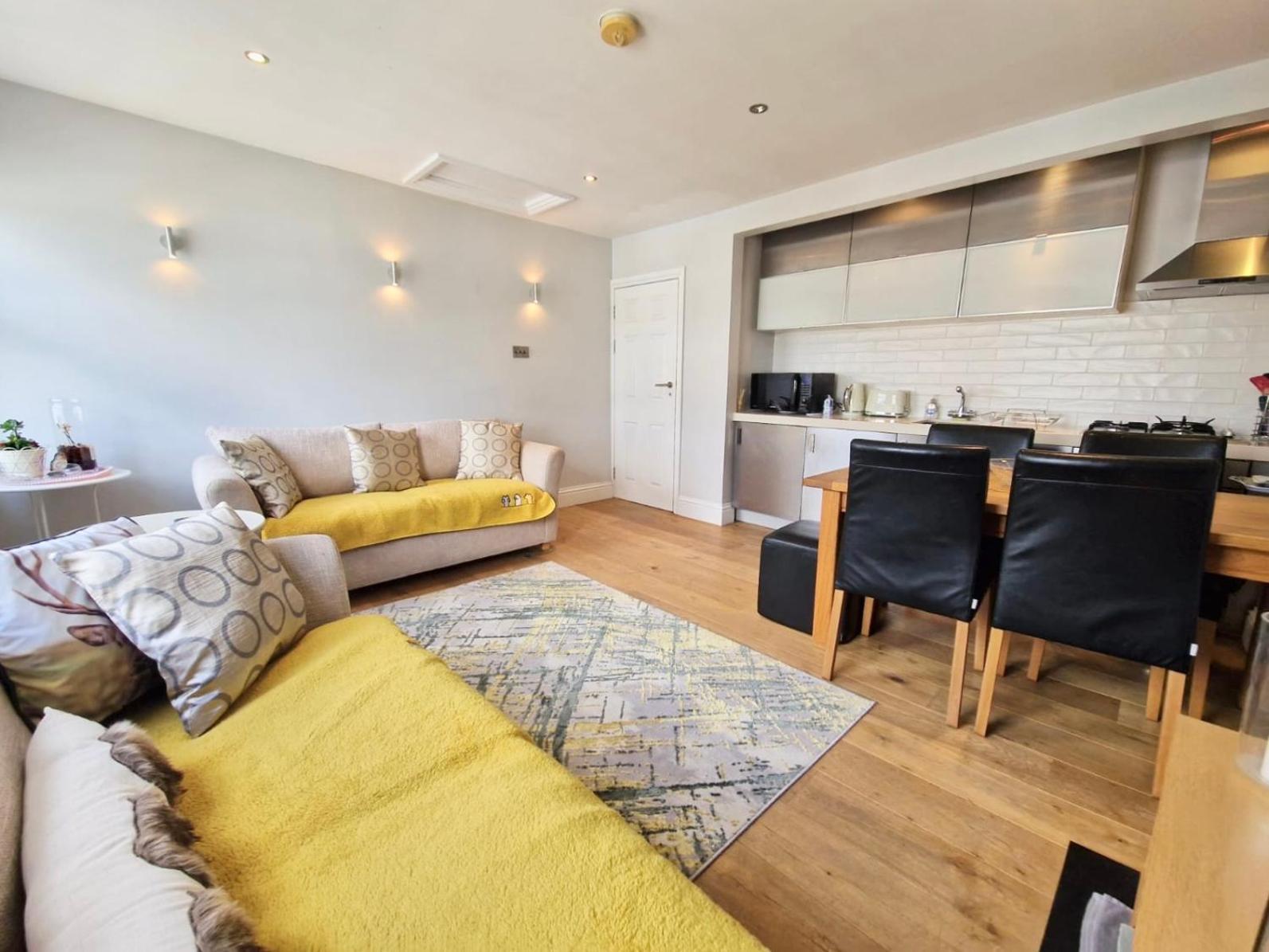 Victorian Modern Two Bedrooms Flat In West Kensington With Skyline View * Londen