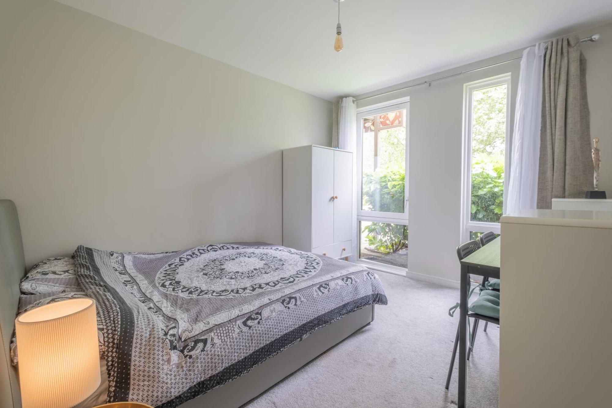 Brand New Flat With Car Park * Londen
