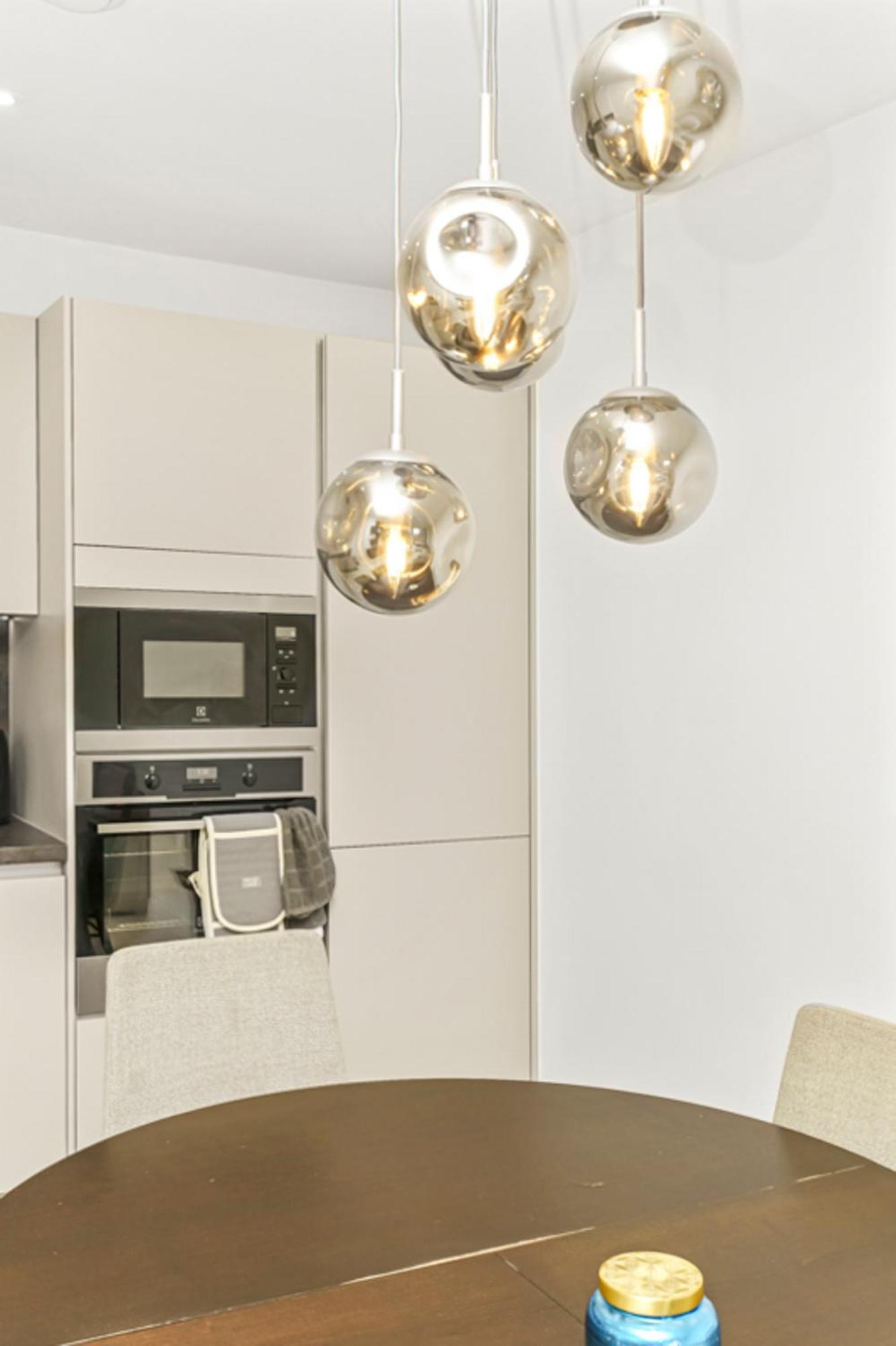 Apartment Stylish Surrey Quays - 10 Mins From Station London
