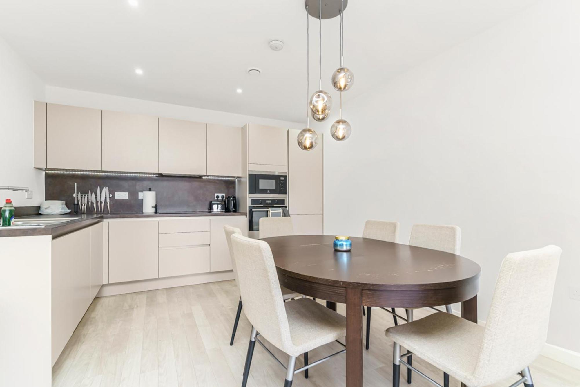 Stylish Surrey Quays - 10 Mins From Station * London