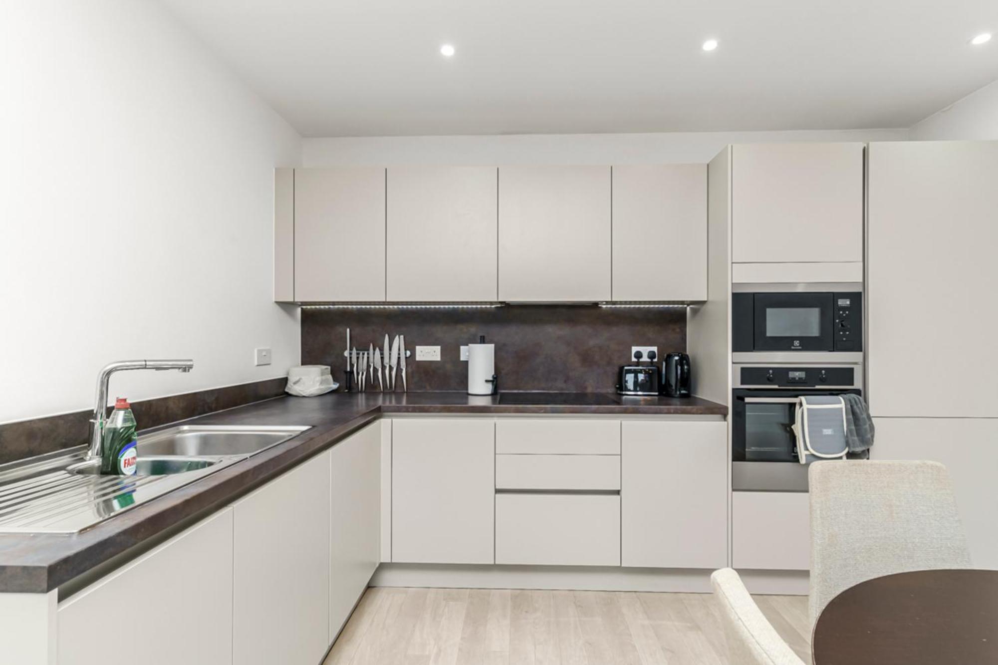 Stylish Surrey Quays - 10 Mins From Station * London