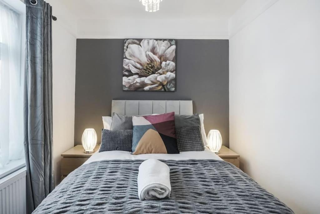 Apartment 4 Bed Flat Sleeps Up To 9 Close To Brixton *