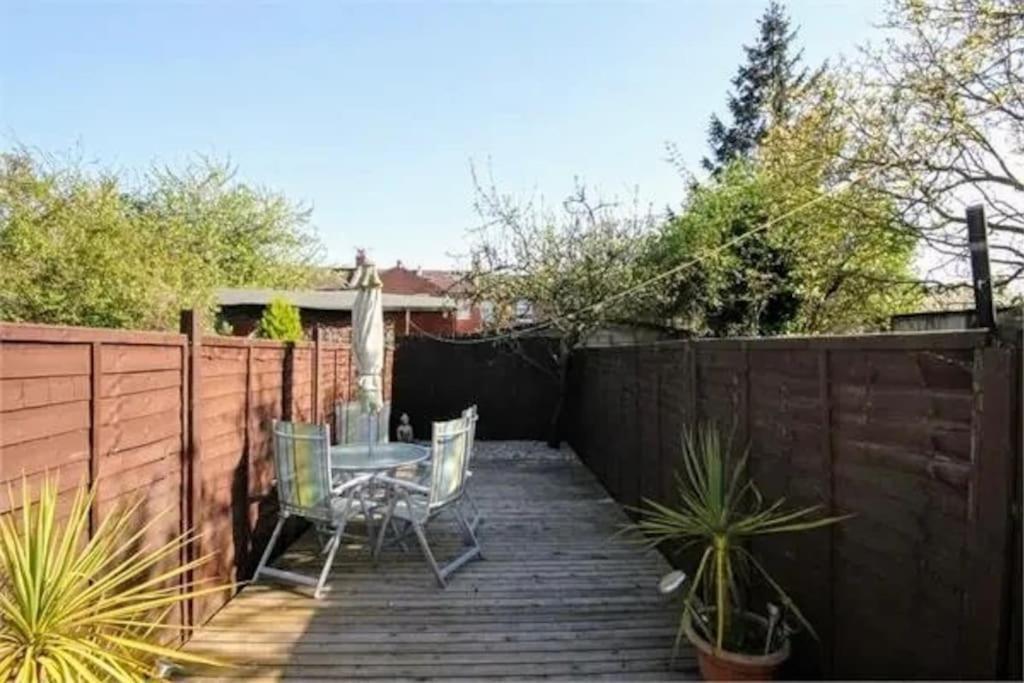 Leilighet Ground Floor 3 Bedroom Flat London