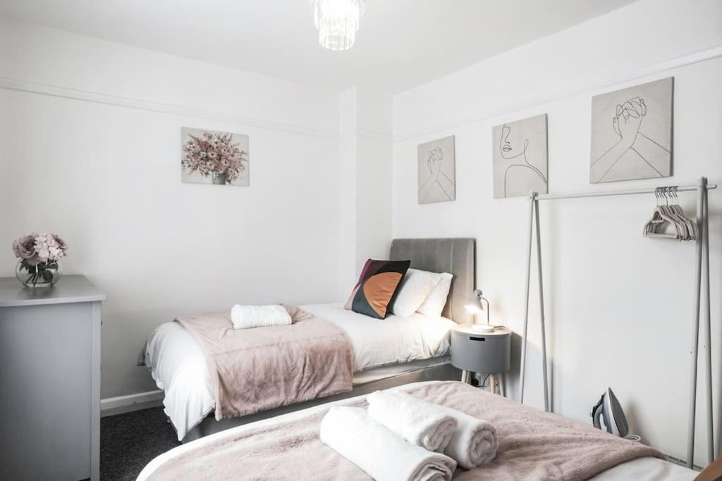 Apartment 4 Bed Flat Sleeps Up To 9 Close To Brixton London