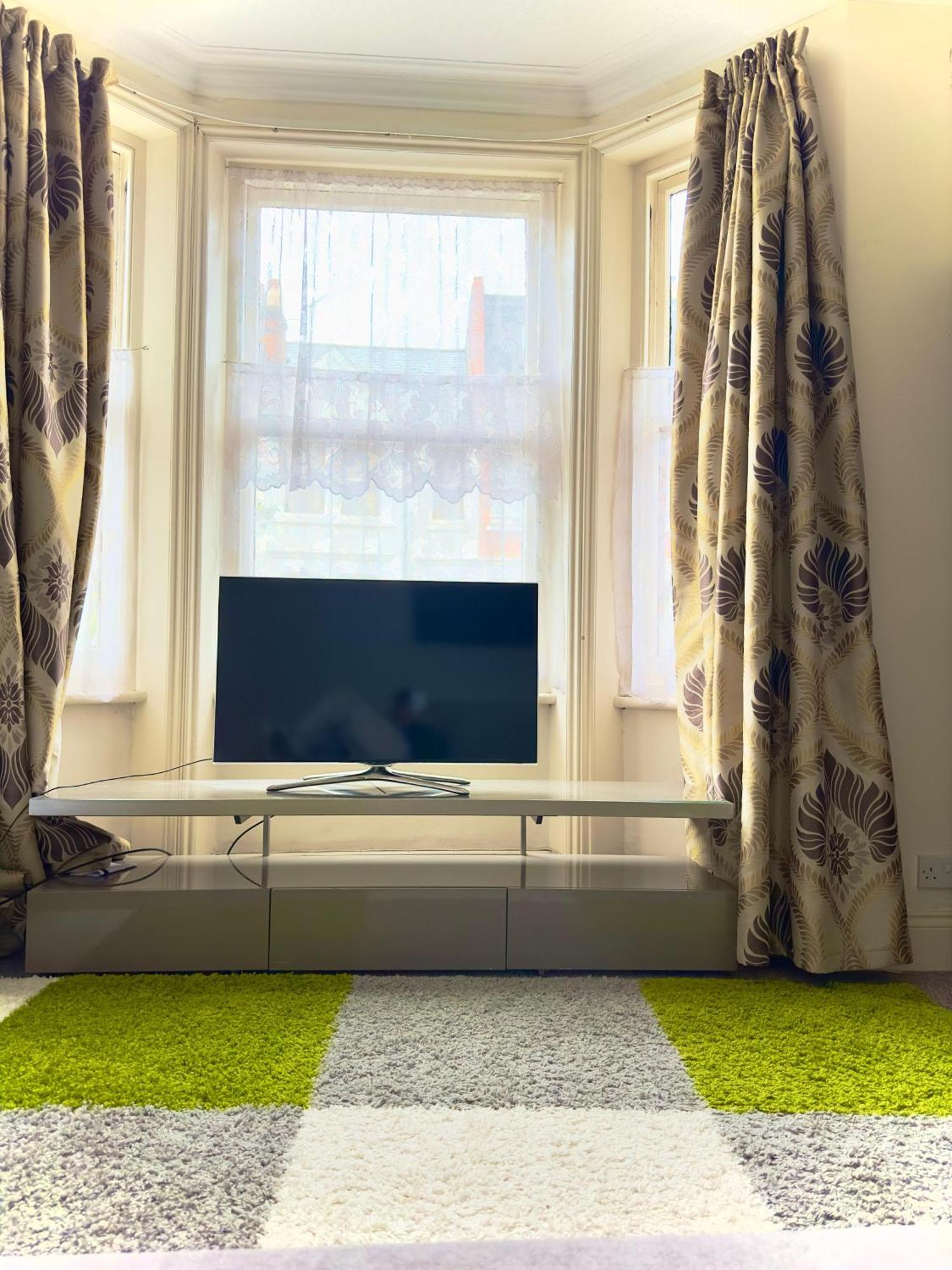 Budget 2 Bedroom Close To Hyde Park